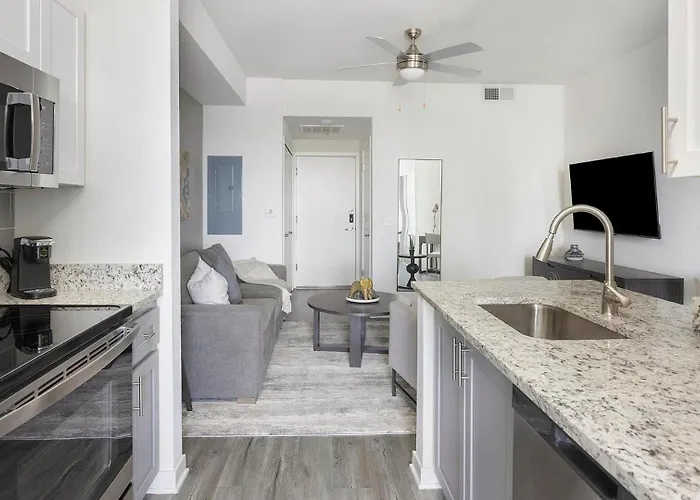 Landing Modern 1Bd Gym Pool Apartment