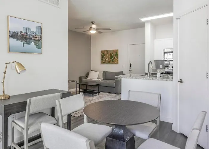 Landing Modern 1Bd Gym Pool Apartment *