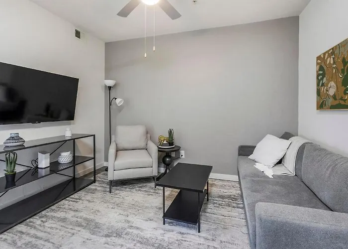 Landing Modern 1Bd Gym Pool Apartment *