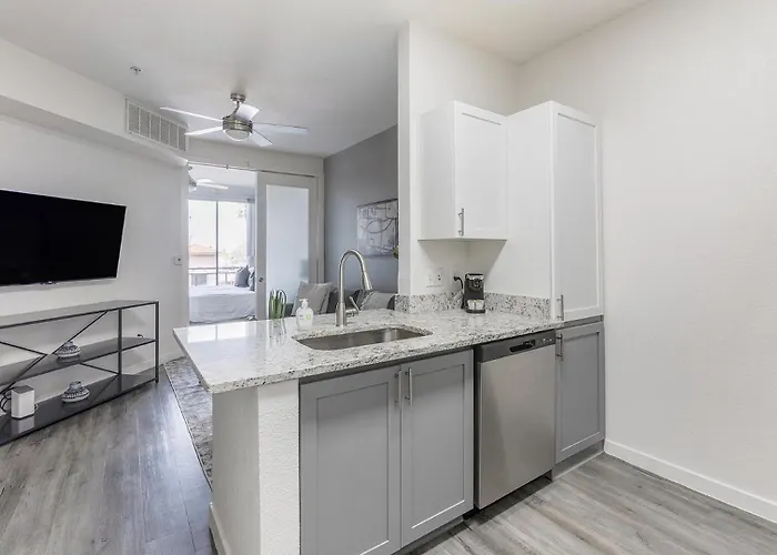 Landing Modern 1Bd Gym Pool Apartment