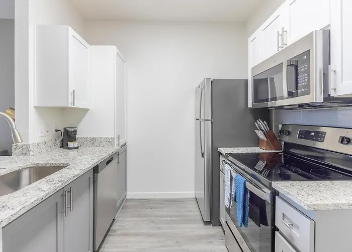 Landing Modern 1Bd Gym Pool Apartment *