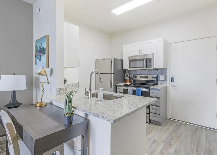 Landing Modern 1Bd Gym Pool Apartment
